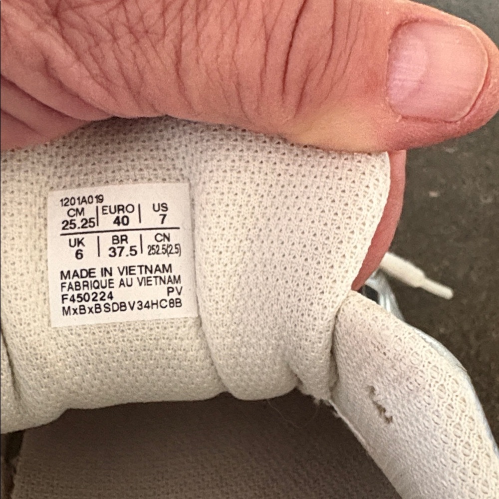 ASICS Gel-Kayano 14 tennis shoes. - Picture 5 of 5